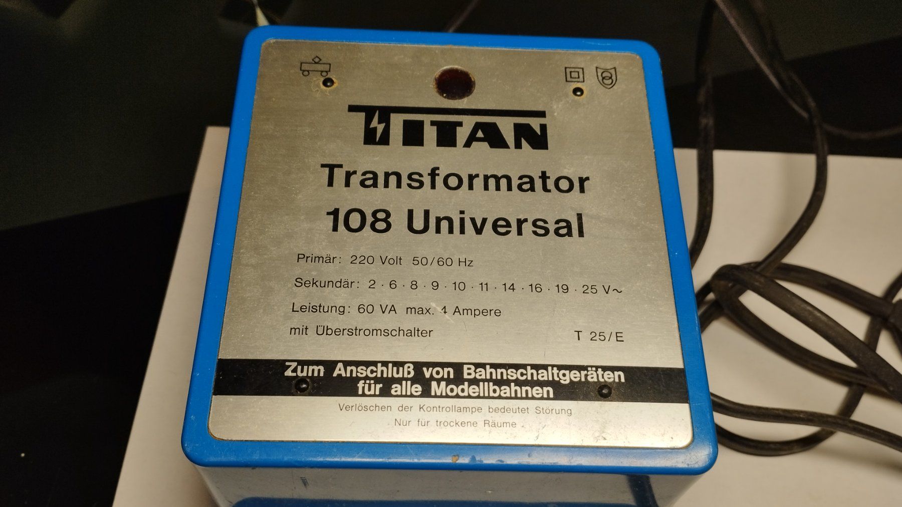 Modellini di ferrovie: Titan Transformator 108 Universal für Modellbahn, getestet – Usato da Basel venduto da Schof