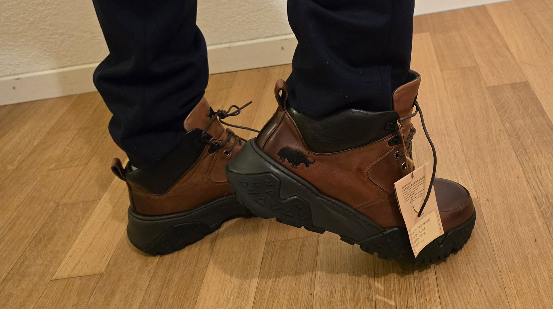 Herrenschuhe: echt Leder Schuhe sind aus Tibet – Neu und originalverpackt aus Zürich von tcd_q9m5
