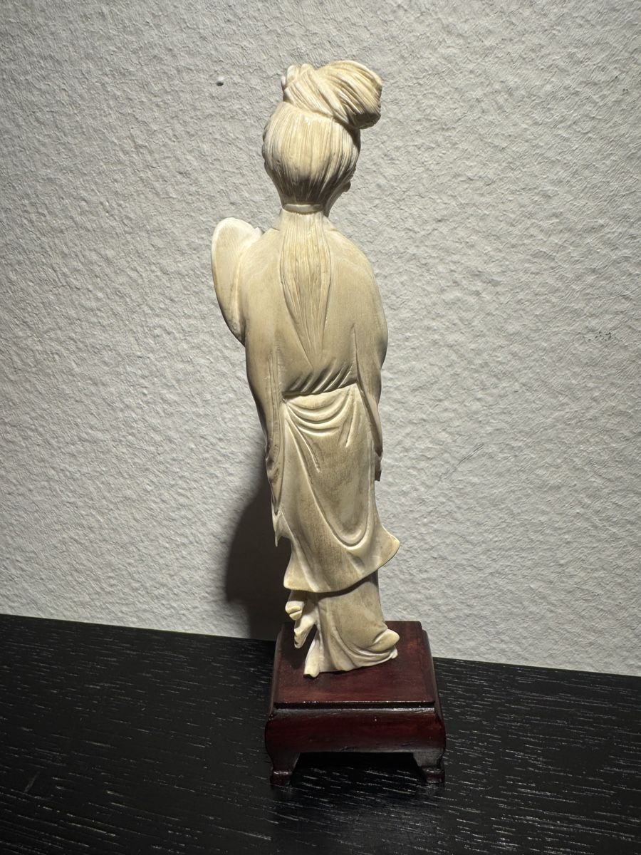 Sculture & Statue: Antike chinesische Dame mit Fächer. – Usato da Buchs AG venduto da ChrizZa 2