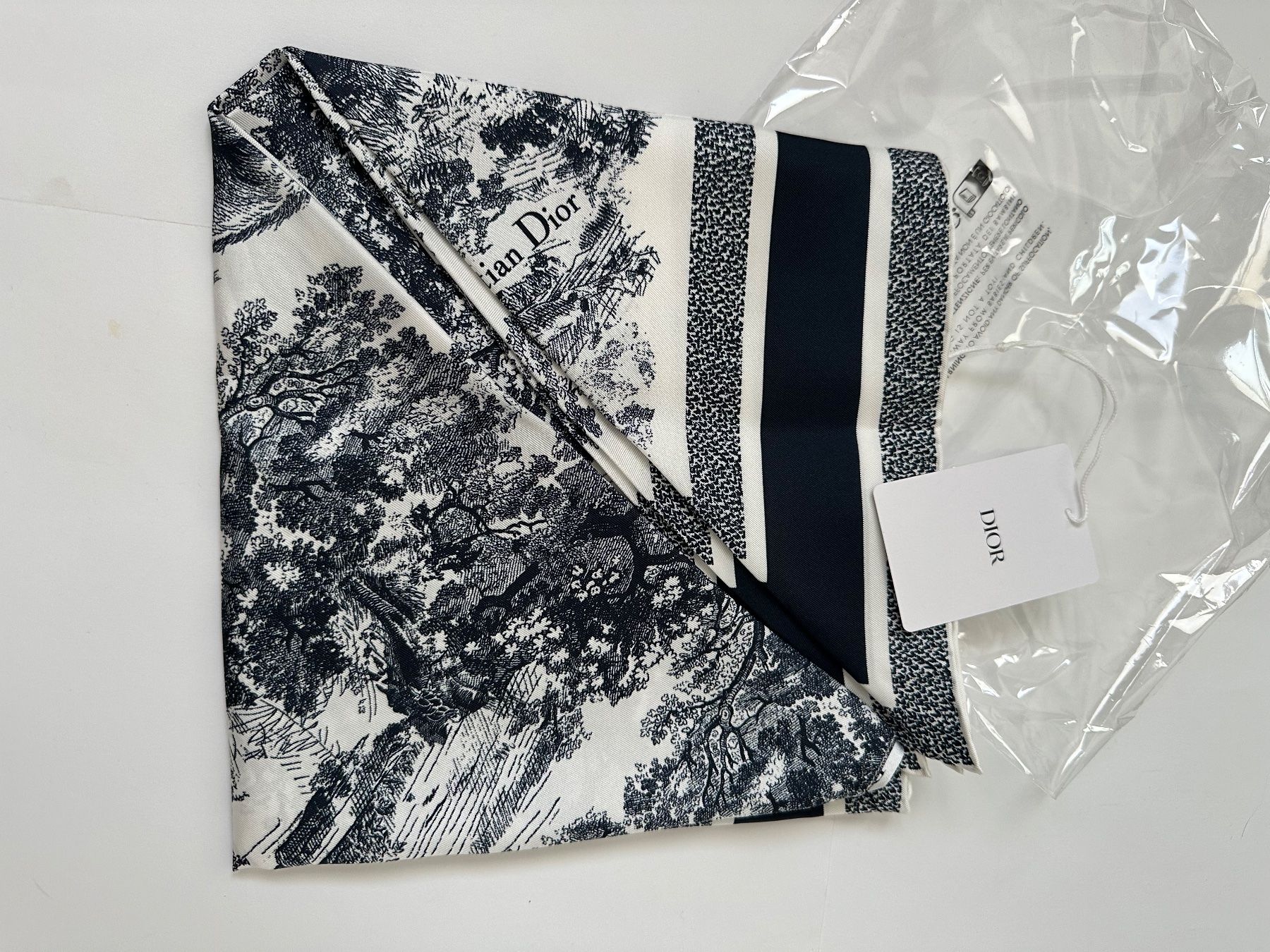 Dior Tuniche: Christian Dior tunica – Nuovo e nell'imballaggio originale da Pregassona venduto da Reluxuryspace 3