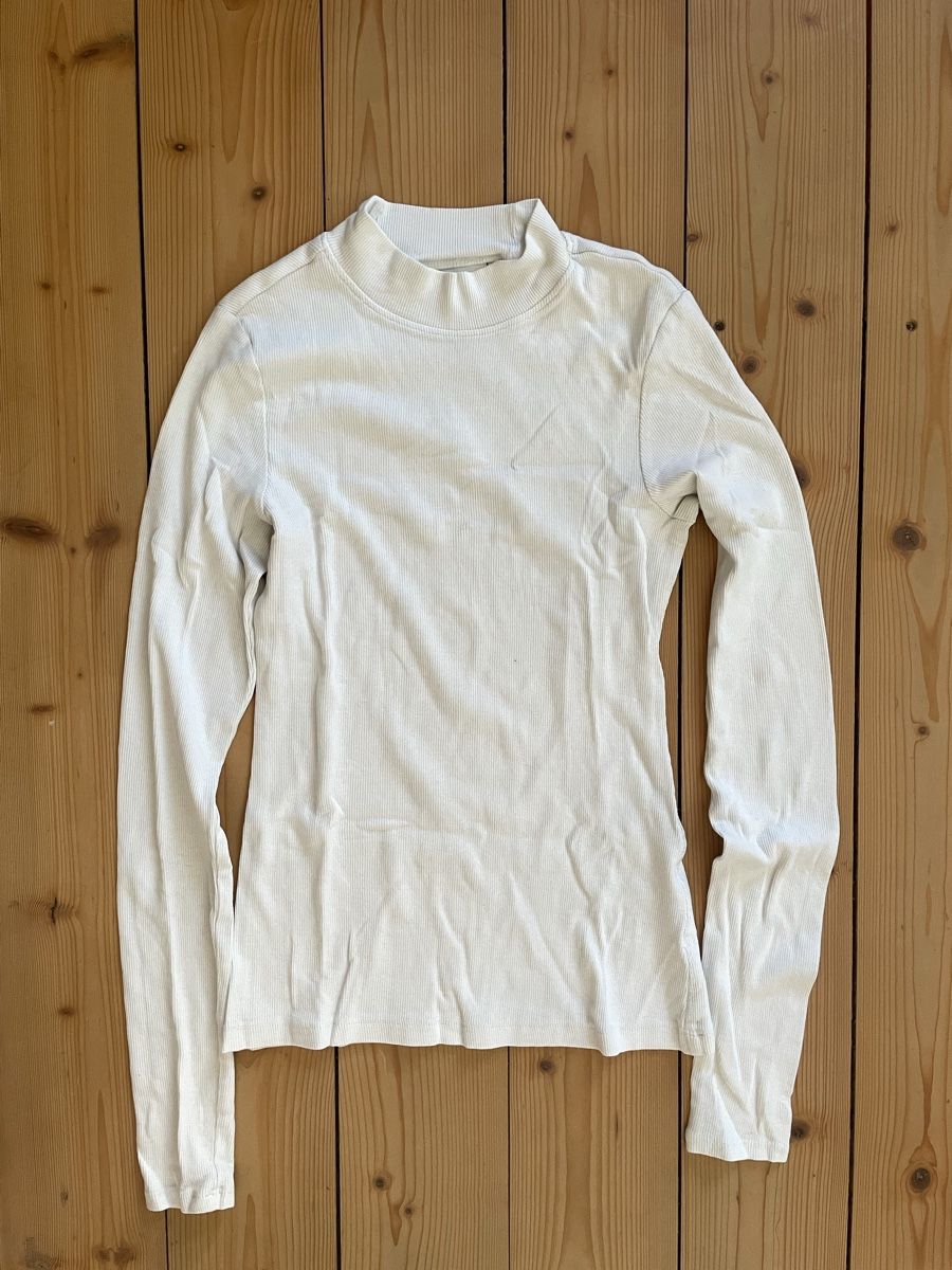 Weekday Tops: Langarm Shirt Weekday – D'occasion à Winterthur par lynn.n7