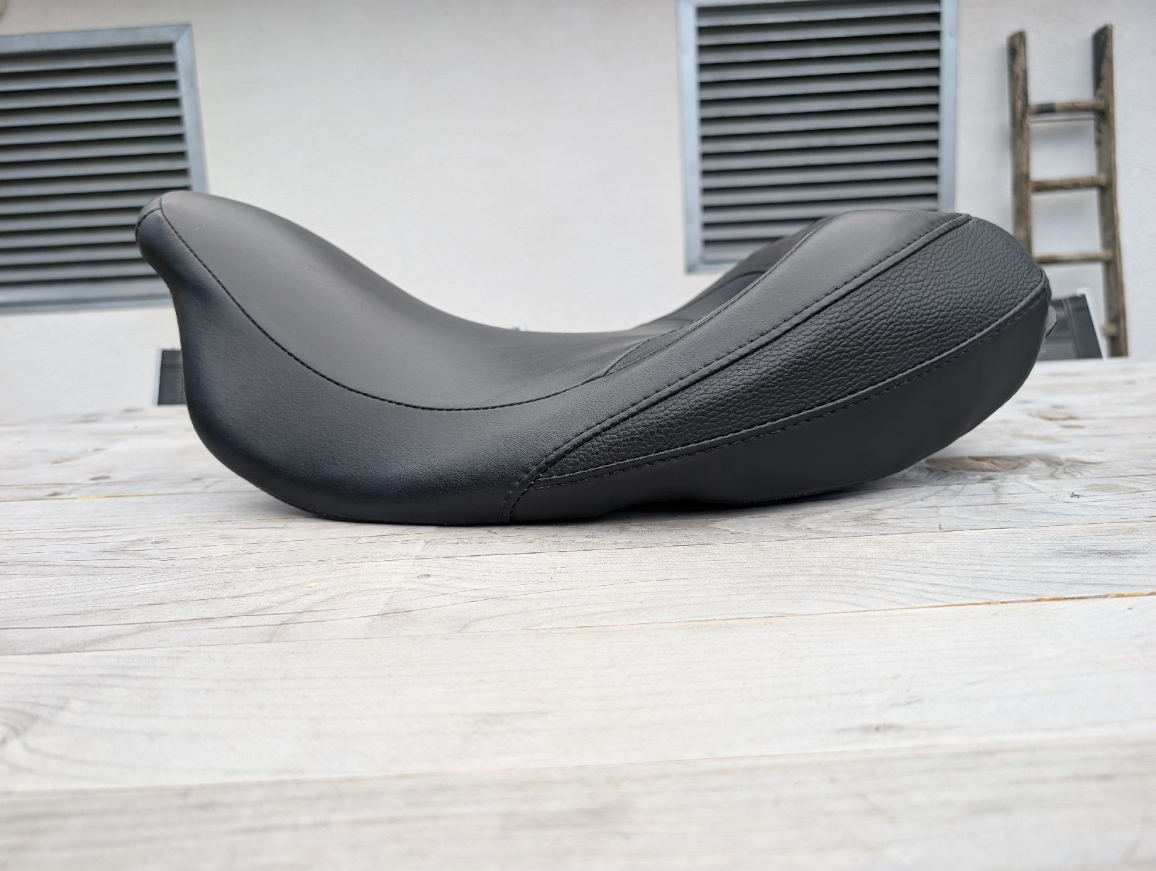 Harley-Davidson Alle Motorradersatzteile: Harley-Davidson OEM Low Profile Solo Touring Sitz – Neu (gemäss Beschreibung) aus Jona von SalFal