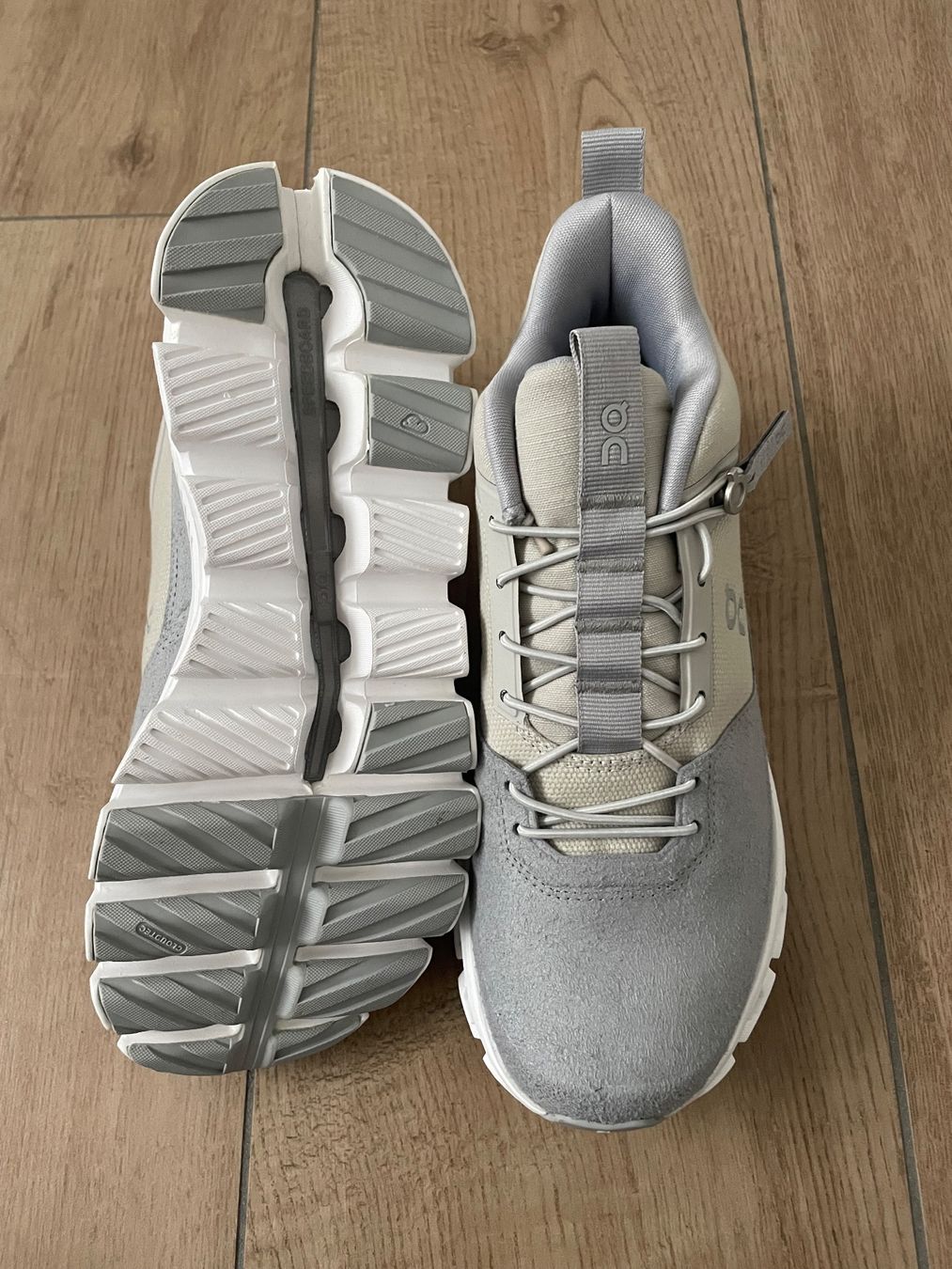 On Scarpe da donna: On Cloud Hi Glacier/Grey Gr. 37 NEU – Nuovo e nell'imballaggio originale da Waltenschwil venduto da hansnine 6