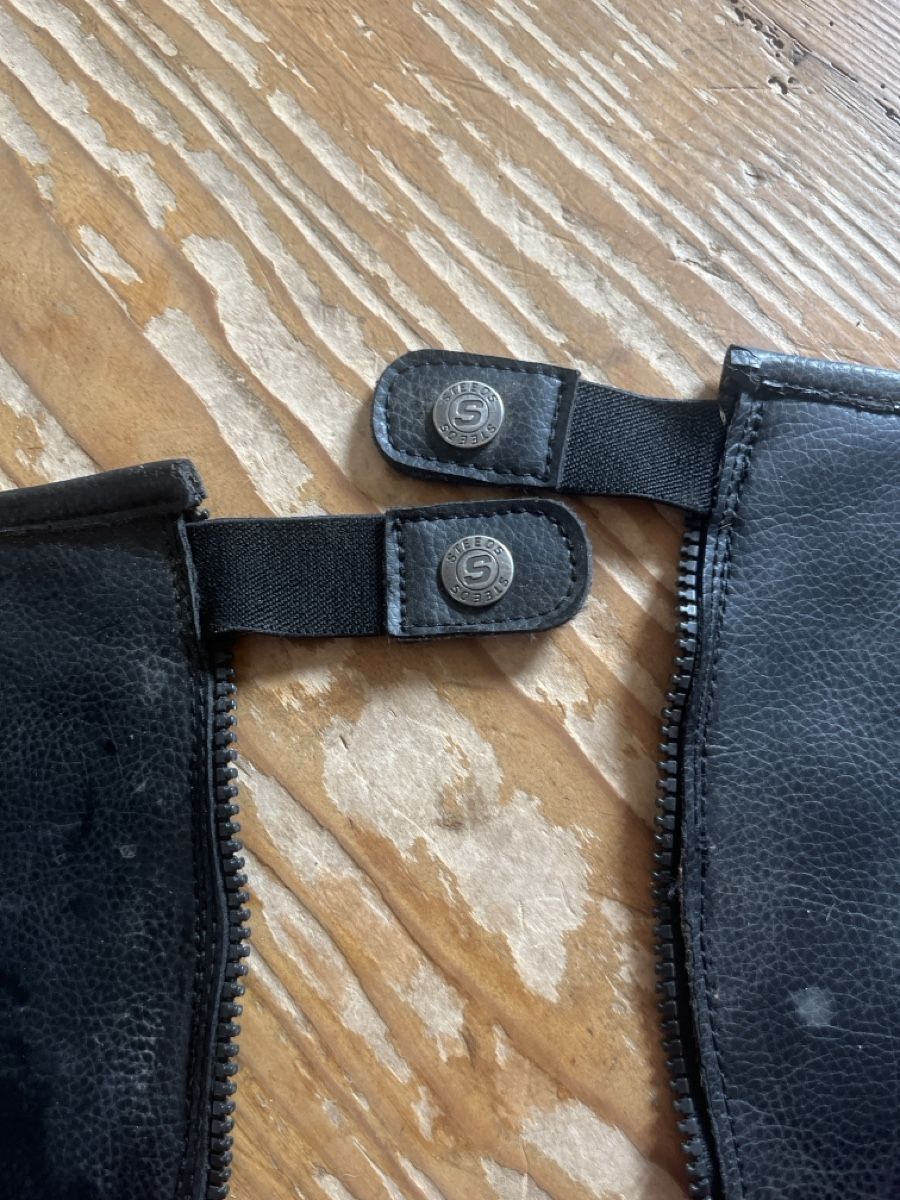 Stinchiere & Fasciature: Leder Chaps, Schwarz, Top Zustand, Gr. S/M – Usato da Horgen venduto da dia_ytj8 1