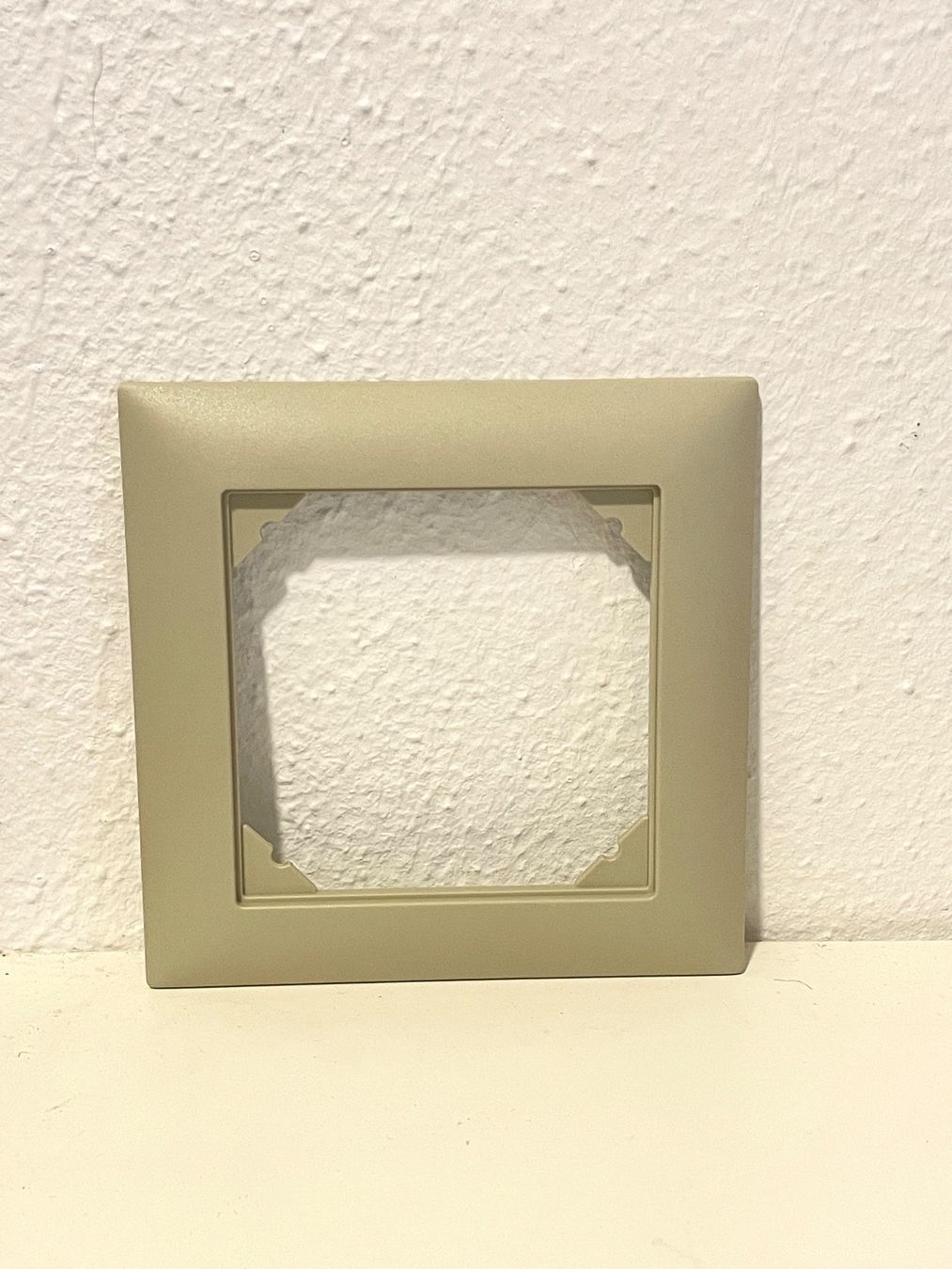 Feller Interruttori: Feller EDIZIOdue cornice beige – Nuovo (secondo la descrizione) da Novazzano venduto da GioStore