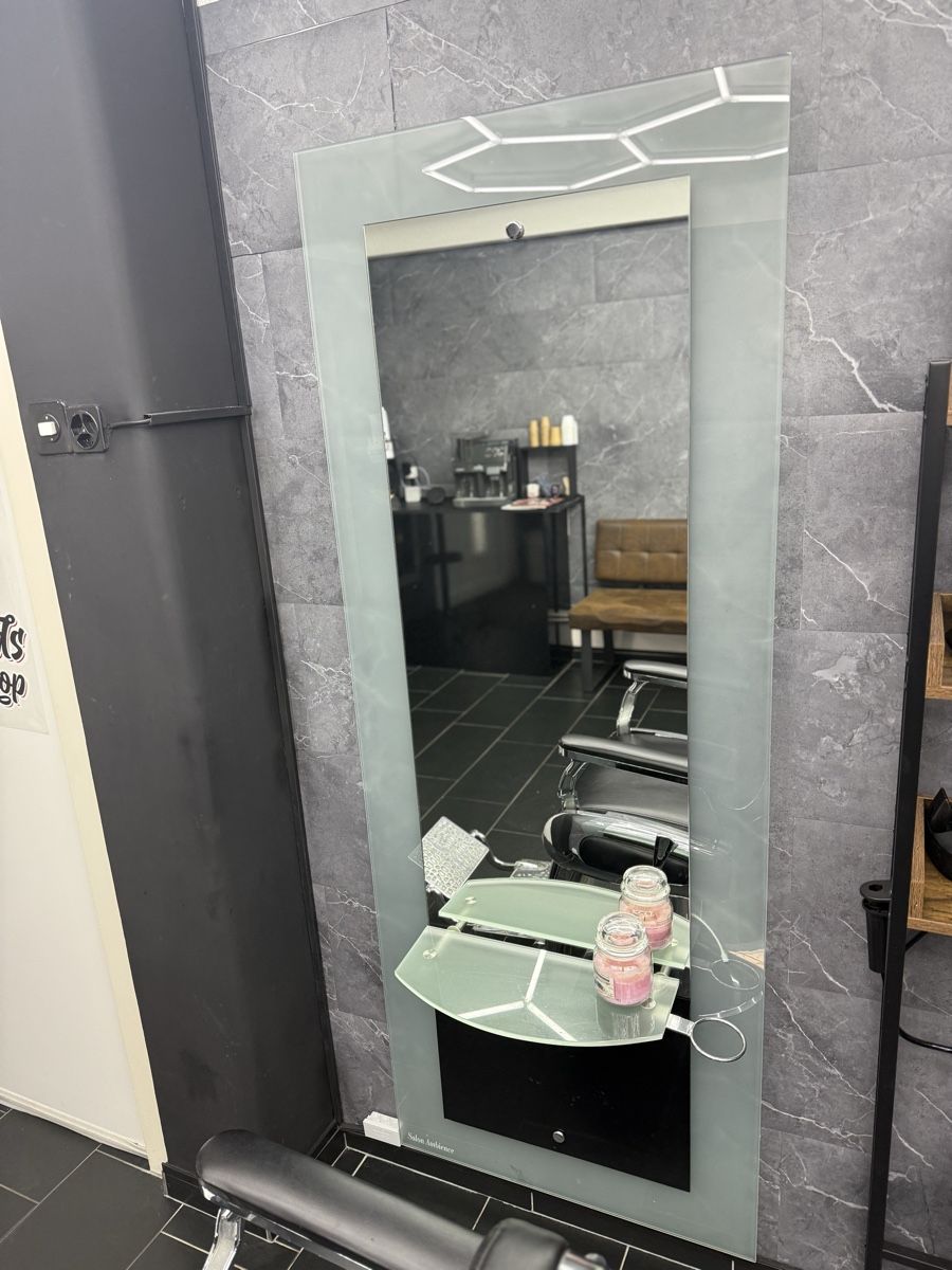 Specchi: Friseurspiegel mit Ablage & LED – Usato da Bronschhofen venduto da manti199 2