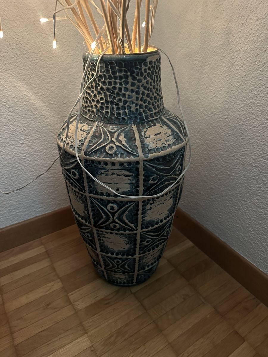 Vasen & Gefässe: Vase mit Zweigen aus Licht – Gebraucht aus Kirchleerau von Rvgc86
