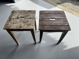 2 alte Werkstatt-Taburettli aus Holz – Vintage