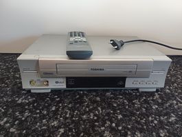 Toshiba VHS Videorecorder mit Fernbedienung