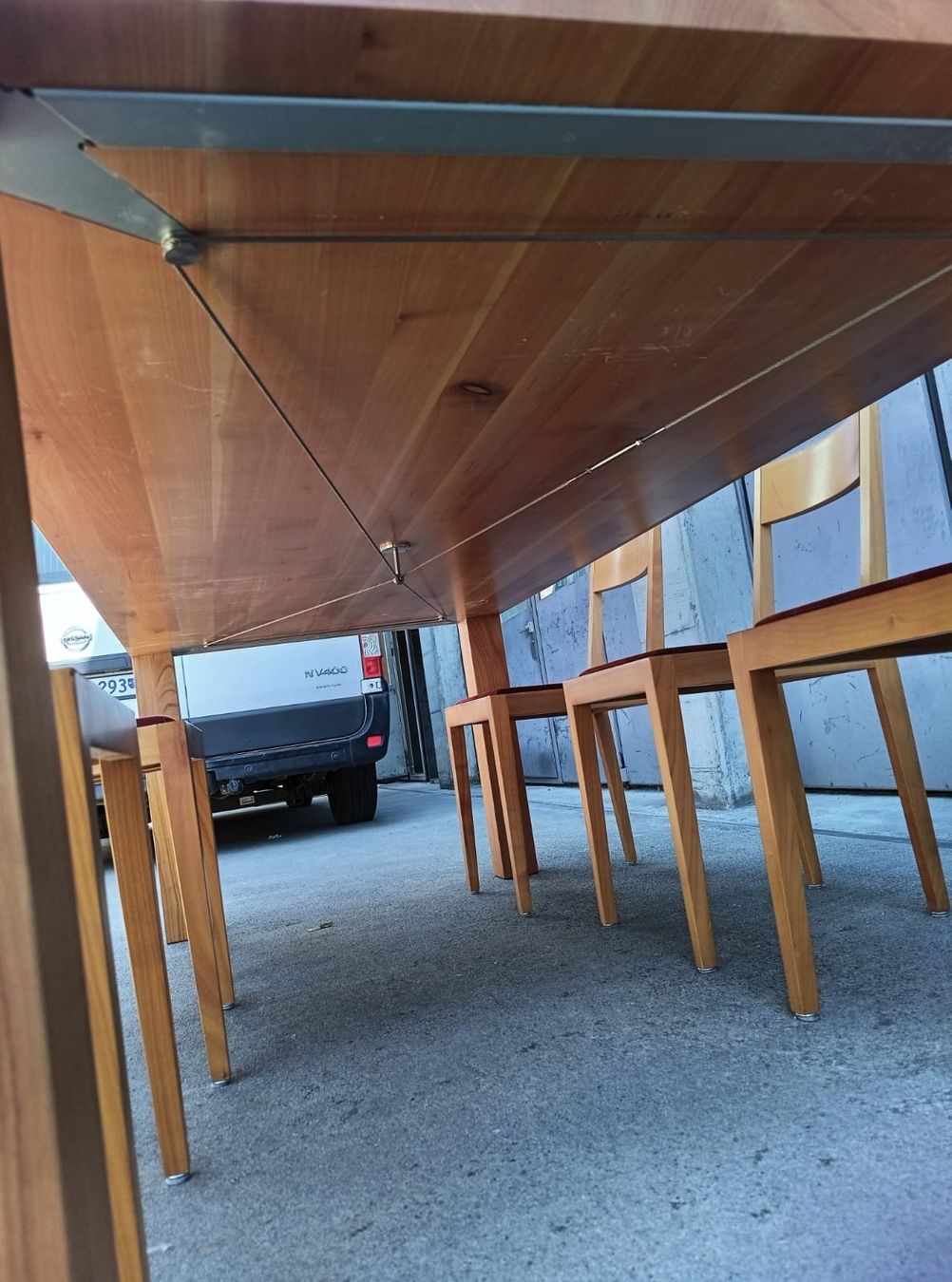 Willisau Tavoli: Massiver Kirschbaumtisch mit Stühlen – Usato da Windisch venduto da Hess11 6