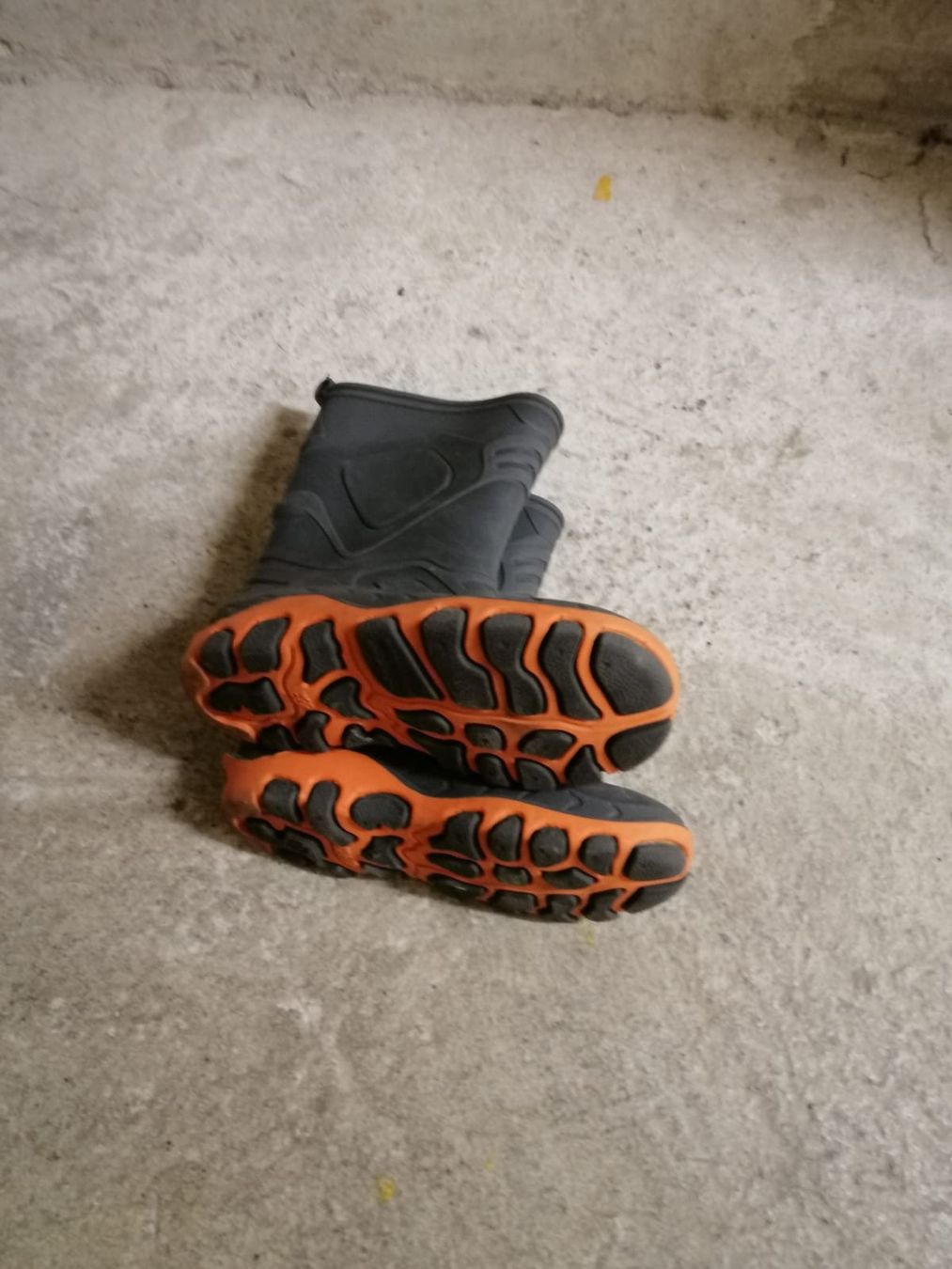 Scarpe per ragazzi: Bottes de pluie pour enfant, taille 33 – Usato da Genève venduto da tremmetri 1