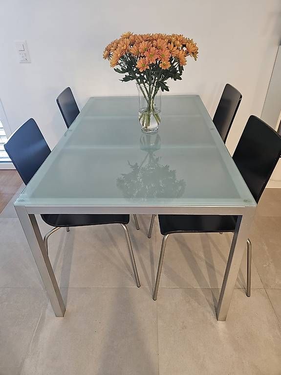 Tischset: Table et 4 chaises à donner – Gebraucht aus Bussigny von ana_v9l2
