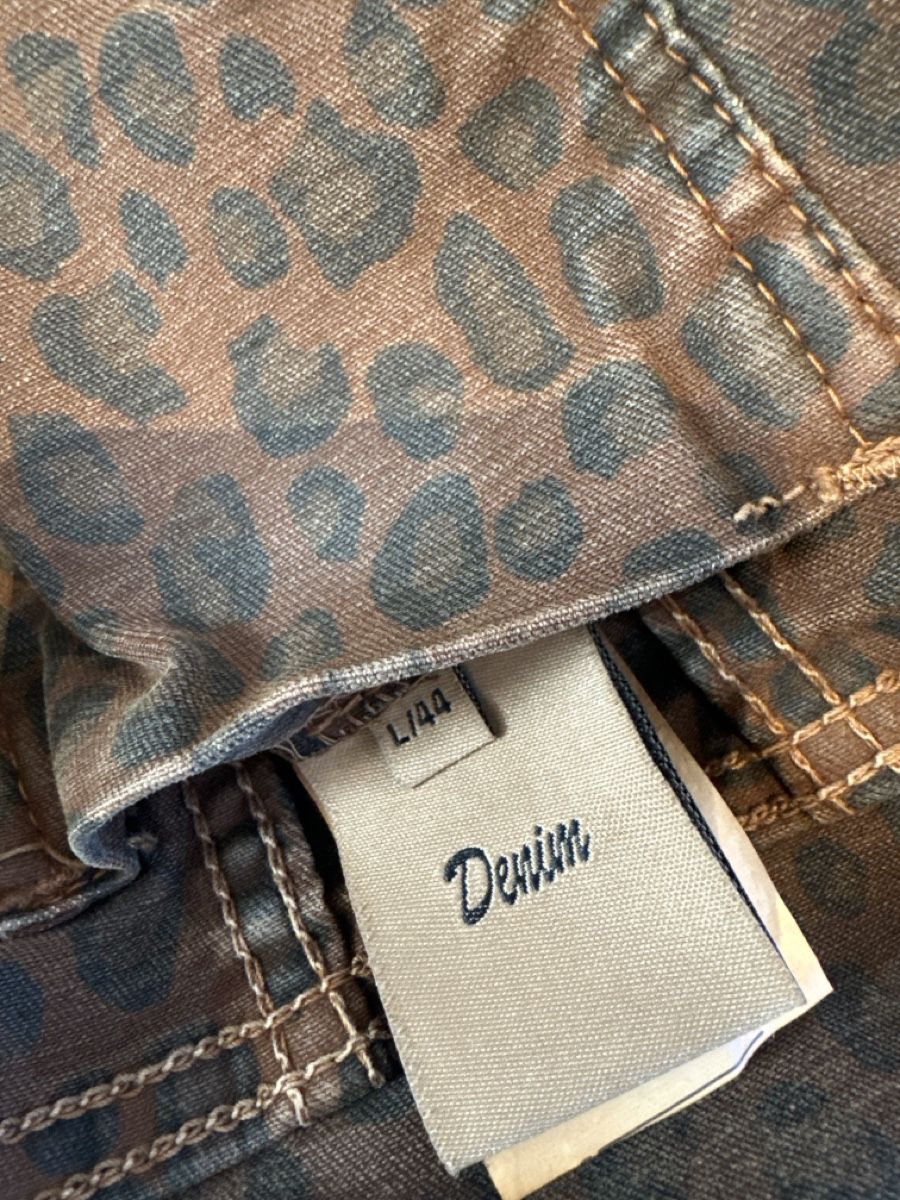 Giacche: Jeansjacke Gr. M mit Leopardenmuster – Usato da Neftenbach venduto da panam4 3