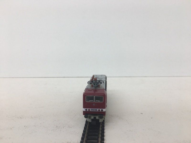 Trix Modellini di ferrovie: Spur N Arnold 2308CH Br 143 Dunkelrot der DR – Usato da Büsserach venduto da ModellbahnDepot 3