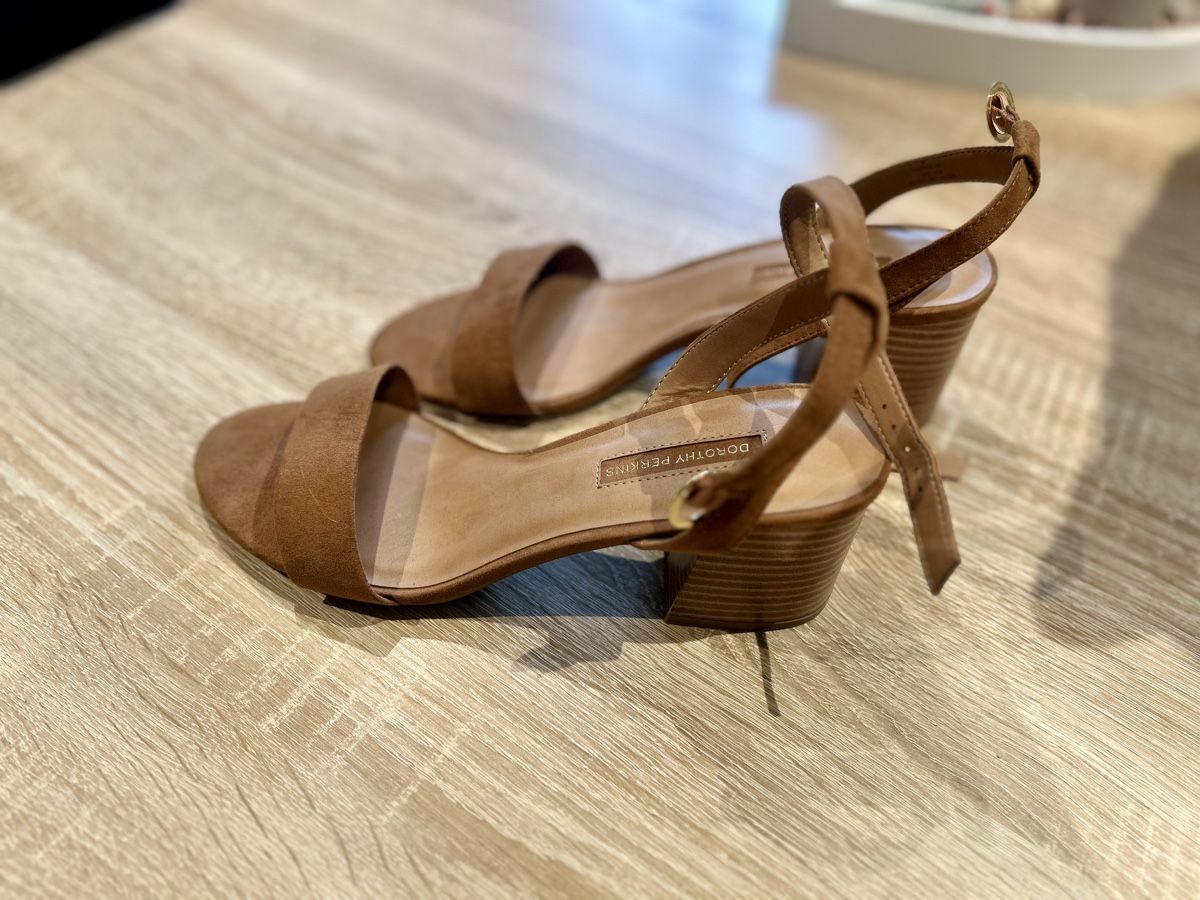 Dorothy Perkins Scarpe da donna: Dorothy Perkins Sandalen, hellbraun, Gr. 42 – Nuovo (secondo la descrizione) da Reutigen venduto da Monschij