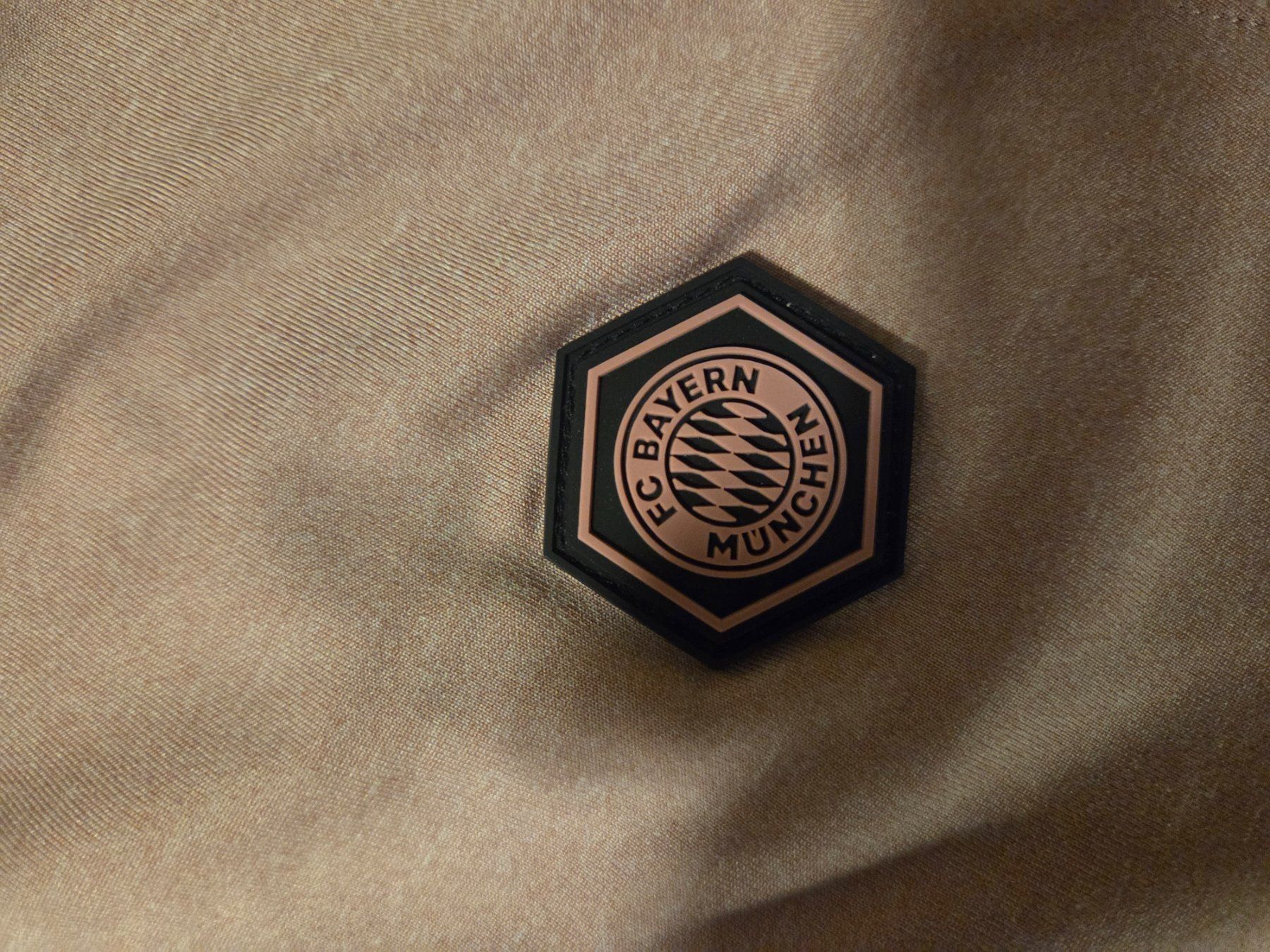 Bayern München Lotti & Set di vestiti: FC Bayern Set XS – Usato da Sursee venduto da Ventiduese 4