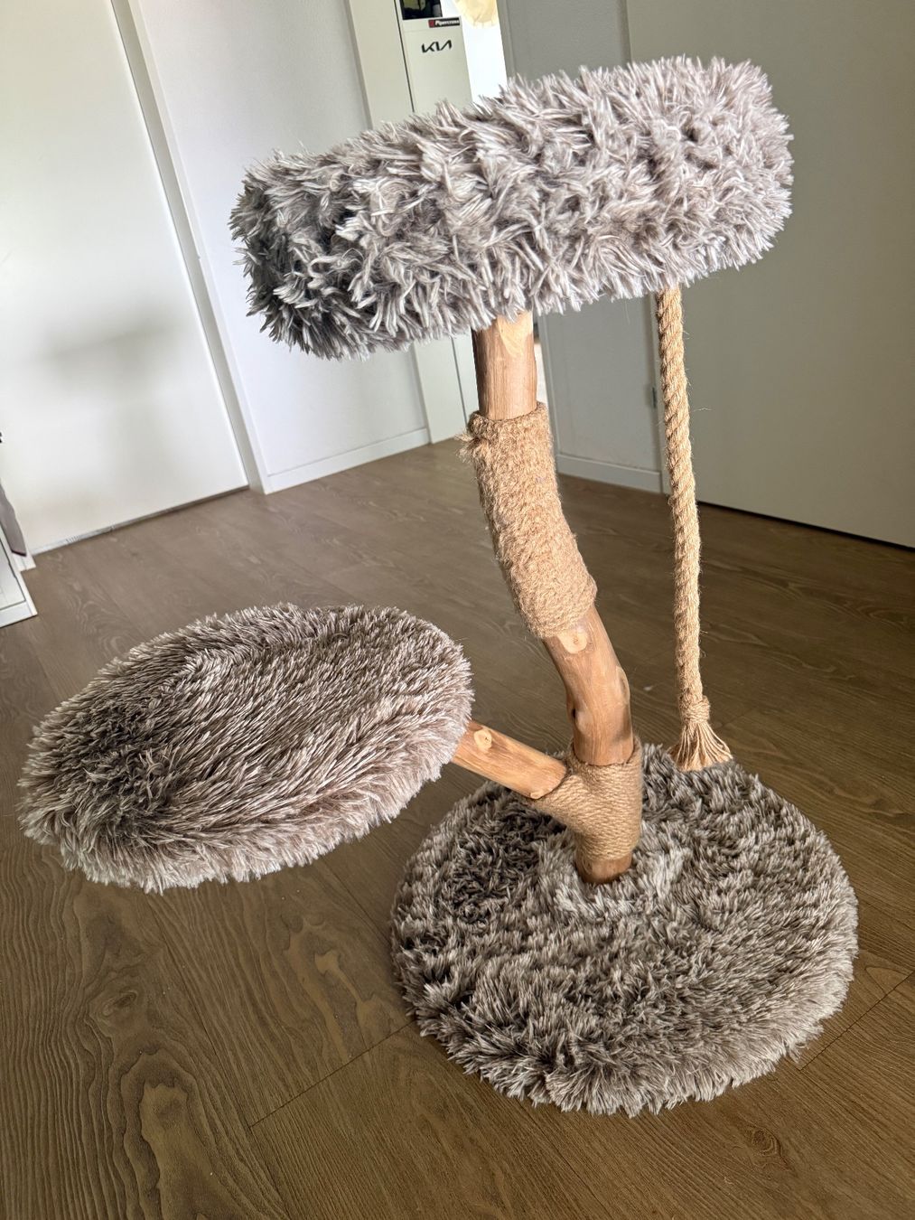 Tiragraffi: Katzenbaum Kratzbaum, Holz massiv – Usato da Aarau Rohr venduto da Flashlunaris 1