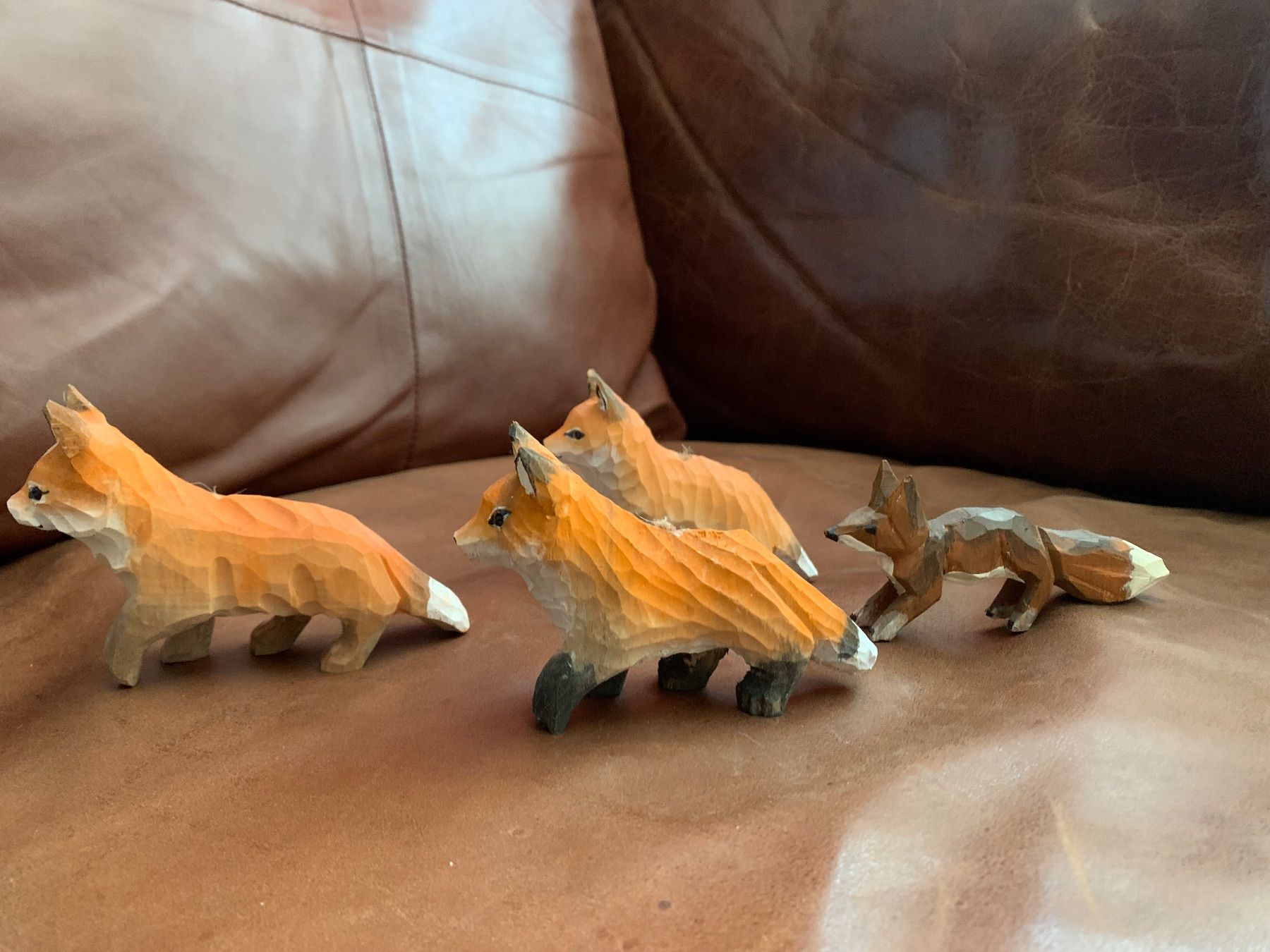 Statuette: 4 handgeschnitzte Füchse aus Holz, Krippenfiguren – Usato da Kloten venduto da petrol5555 3