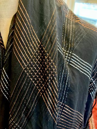 Seiden-Schal durchwirkt mit Goldfäden - sommerlich leicht