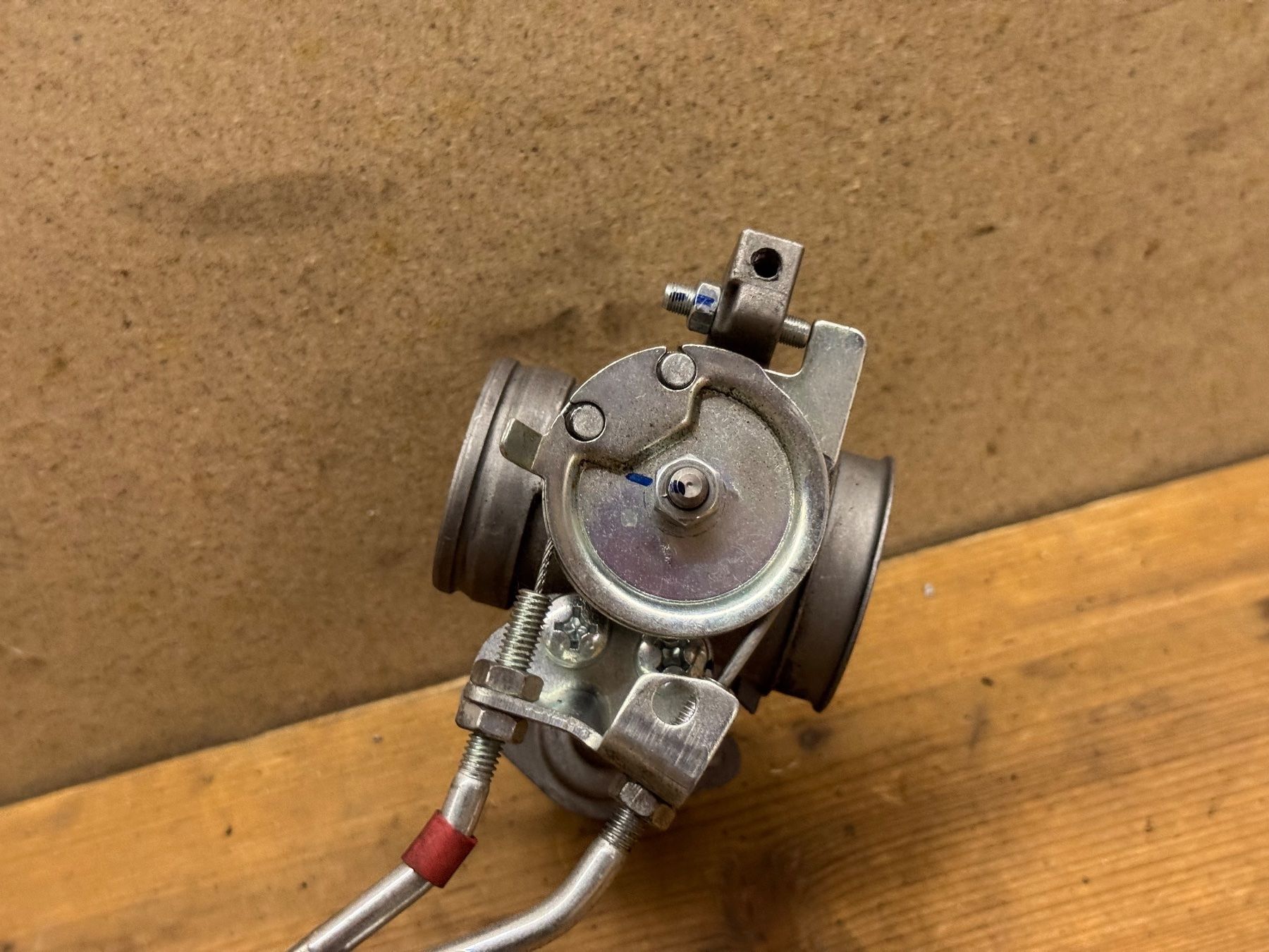 SWM Toutes les pièces détachées moto: Original Drosselklappe einer SWM SM 125 R – D'occasion à Dietwil par Armi1973 1