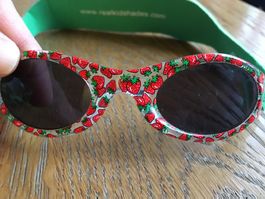 Real Kid Shades Sonnenbrille Erdbeeren mit Gummi