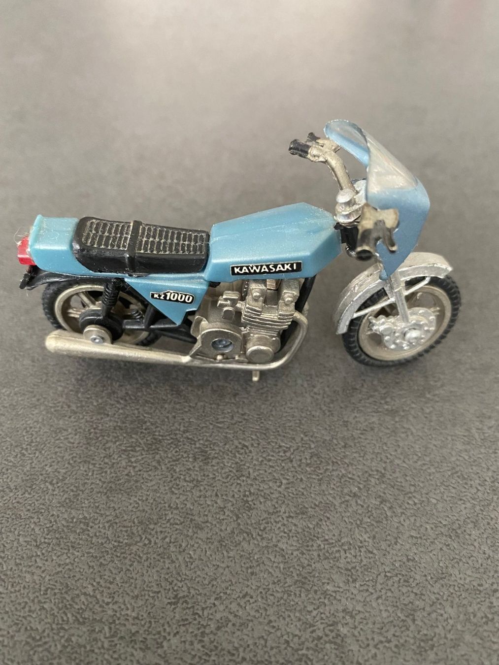 Kit di modellismo & Modellini statici: Moto miniature Kawasaki 1000 – Usato da Meyrin venduto da Abac007 1