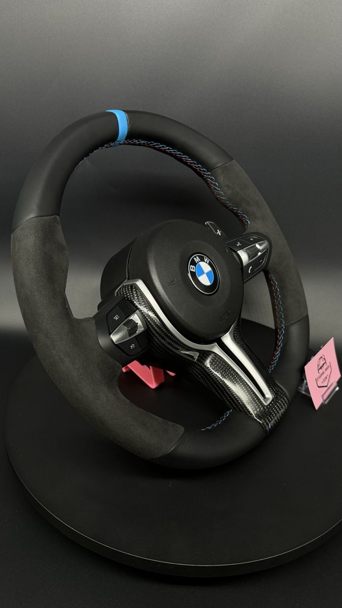 BMW Tutti pezzi di ricambio auto: BMW MPerfomance Lenkrad Alcantara/Leder – Nuovo e nell'imballaggio originale da Oensingen venduto da custom_lenkraeder 1