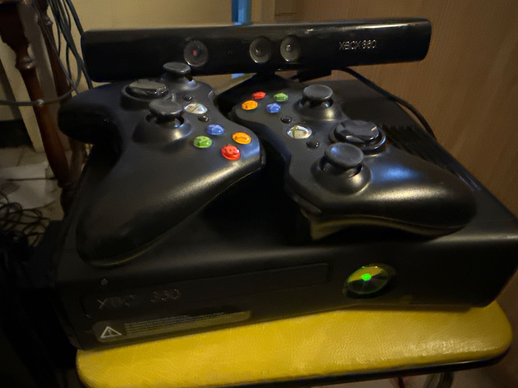 Microsoft Console: Console Xbox 360 + 2 Manettes – Usato da St imier venduto da sav_bjf9 1