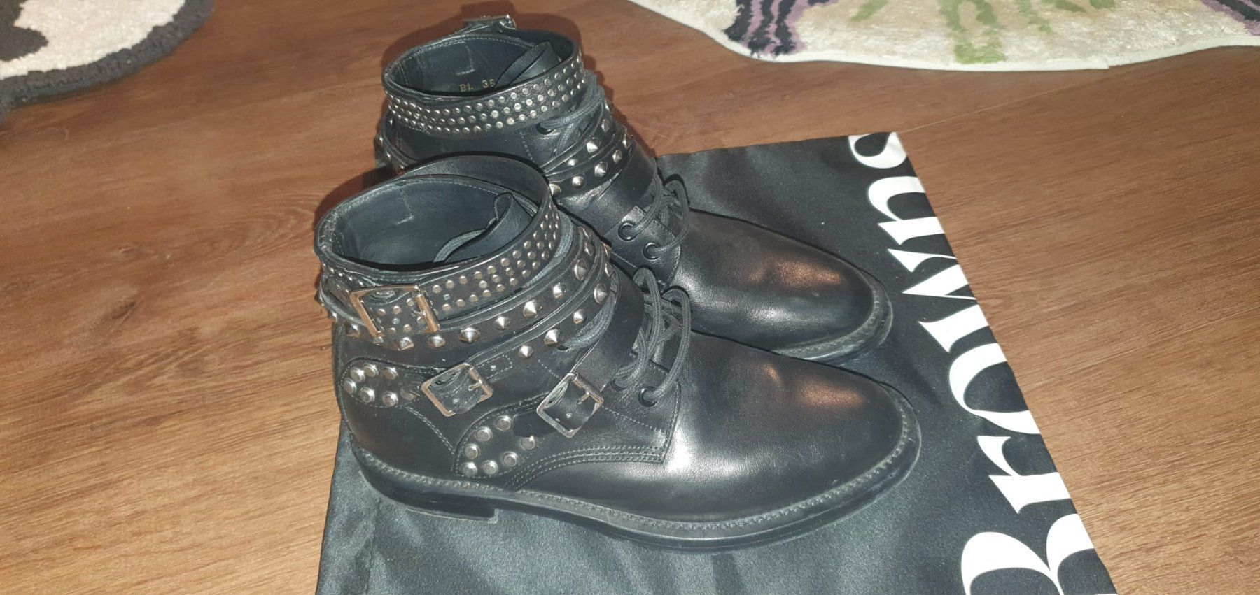 Saint Laurent Damenschuhe: Bottes Saint Laurent - IT 38 – Gebraucht aus St-Sulpice VD von juhdu