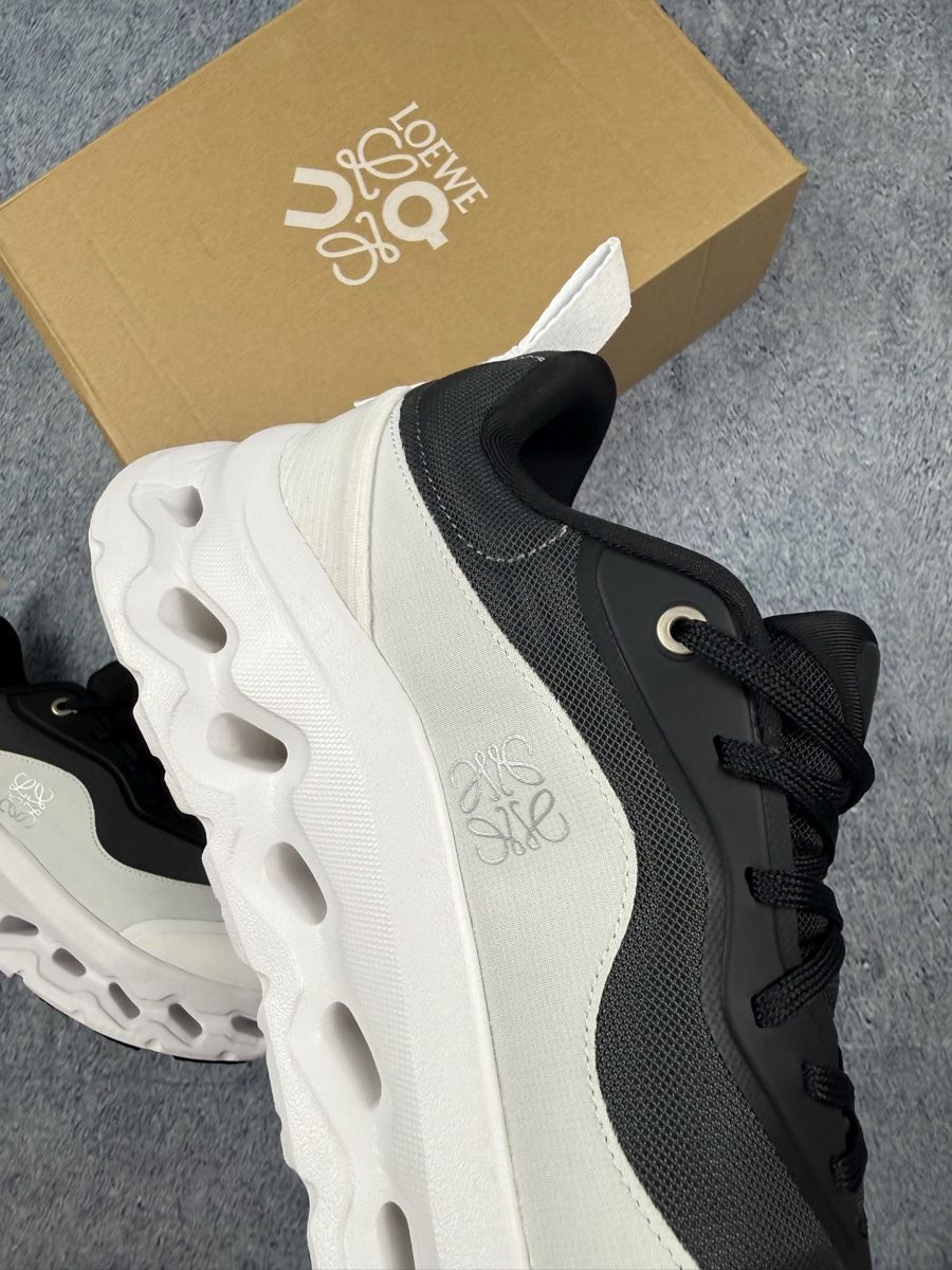 On Scarpe da uomo: LOEWE ON Cloud Sneaker Herren Weiss Schwarz Grösse 43  – Nuovo (secondo la descrizione) da Luzern venduto da kim221080 7