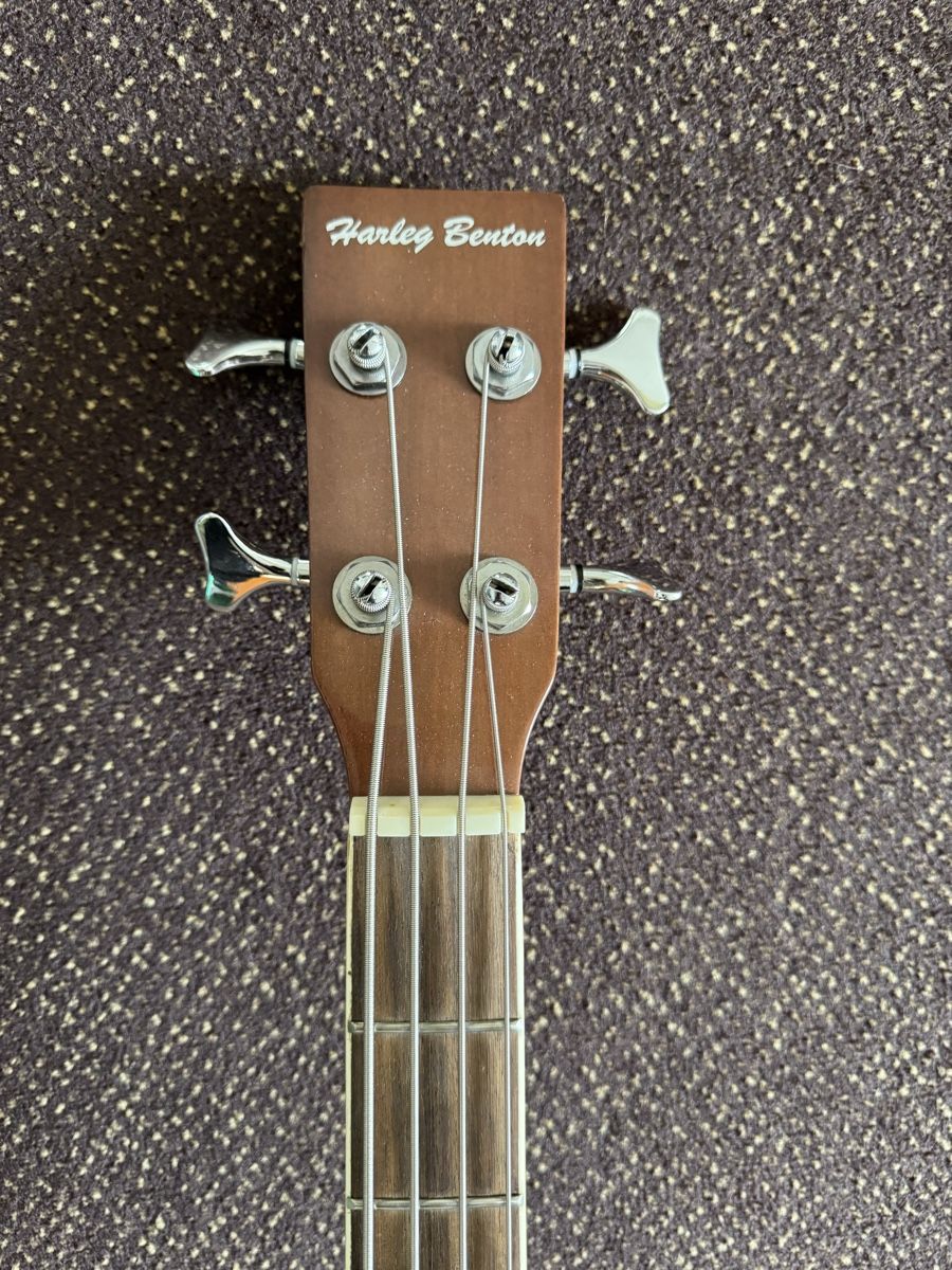 Harley Benton Musikinstrumente: Chitarra basso acustico Harley Benton + custodia Ritter – Gebraucht aus Dietikon von musiko 2