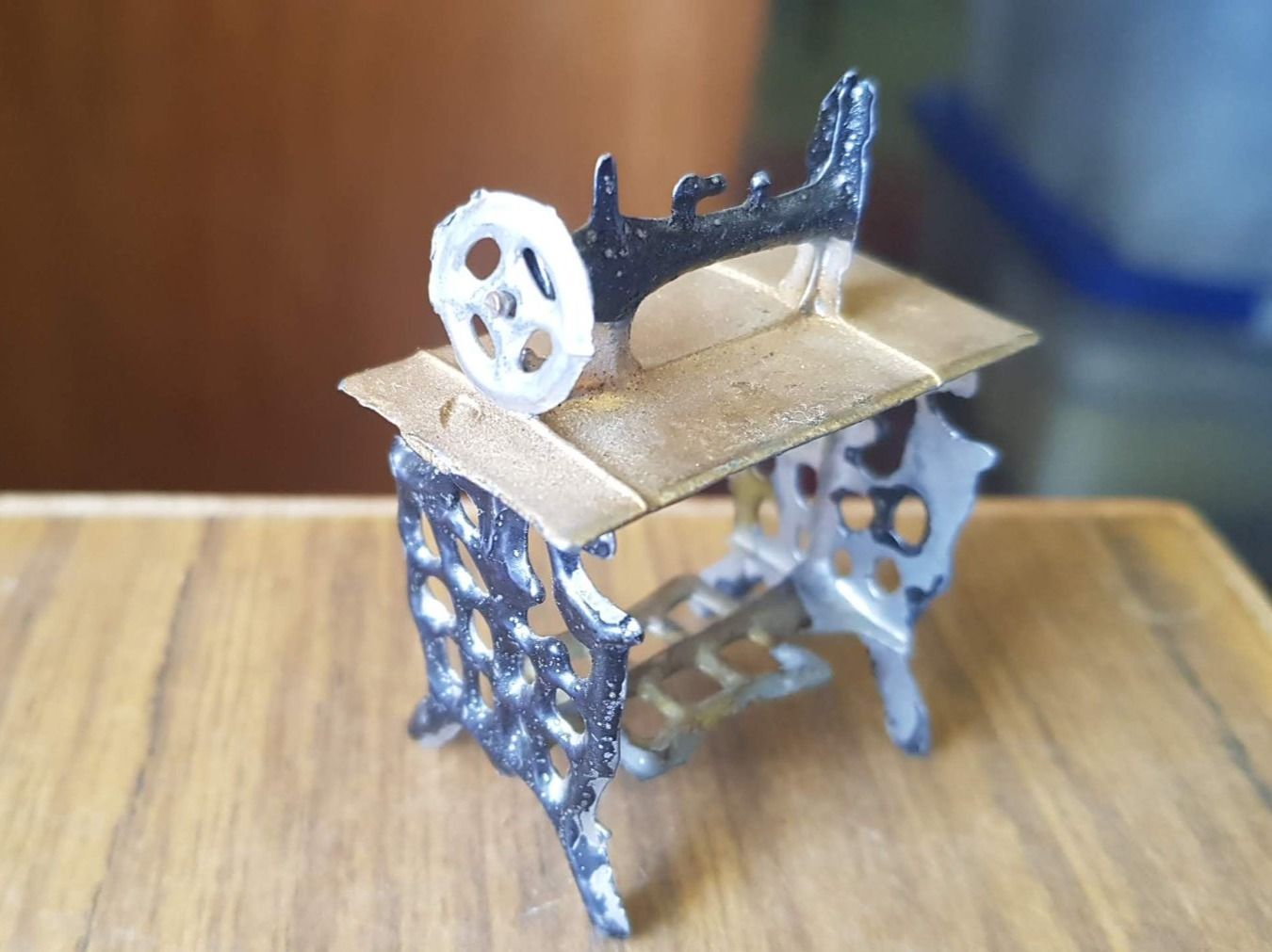 Spielzeuge: Puppenstube antike Nähmaschine – Gebraucht aus Mörschwil von lindaswunderkiste 3