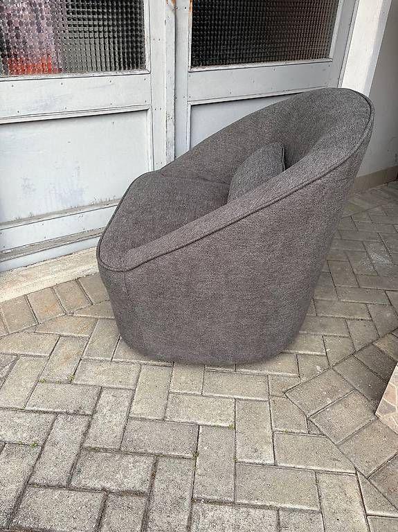 Poltrone: Poltrona girevole stoffa grigio scuro  – Usato da Novazzano venduto da ram_l7nk 1
