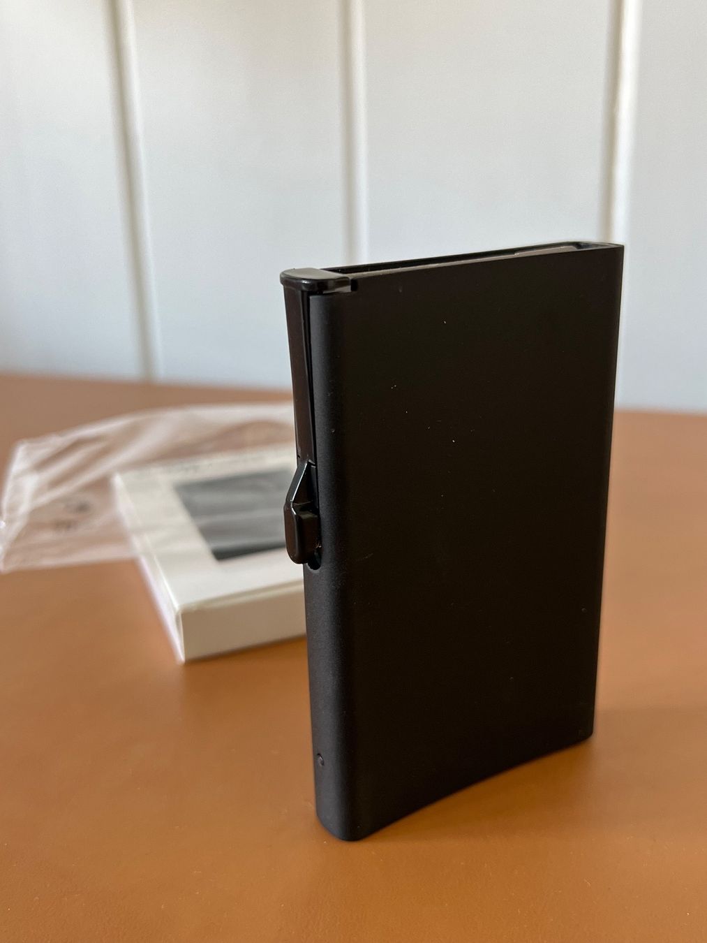 Portafogli: Cardholder Audi Aluminum Neu – Nuovo e nell'imballaggio originale da Unterseen venduto da Fruchtfleisch 5