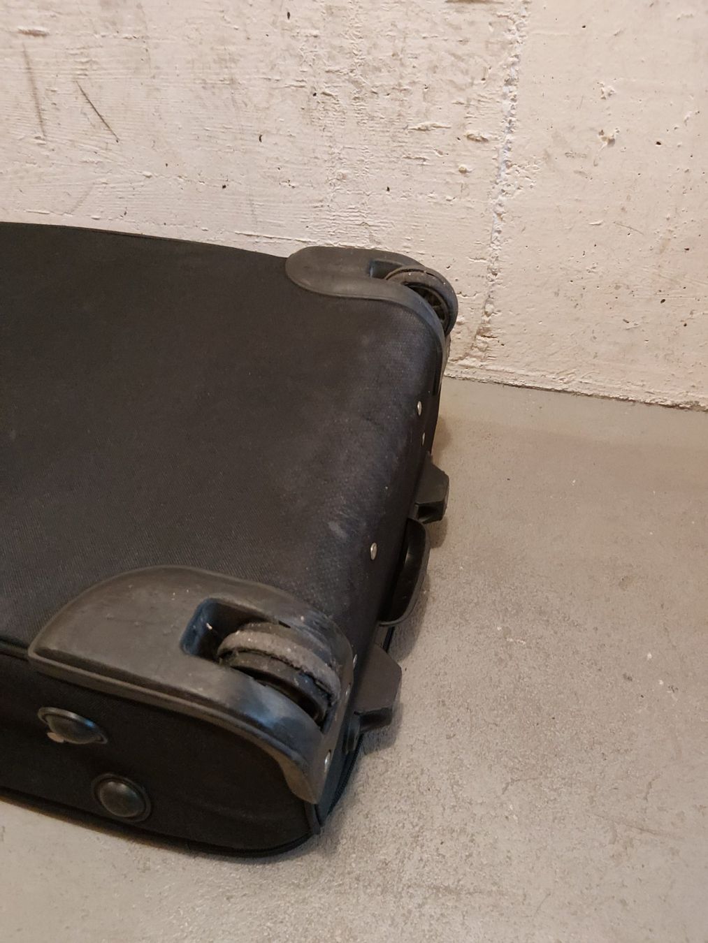 Reisekoffer: Reisekoffer Decent schwarz gebraucht – Gebraucht aus Thun von zur_92zc 4