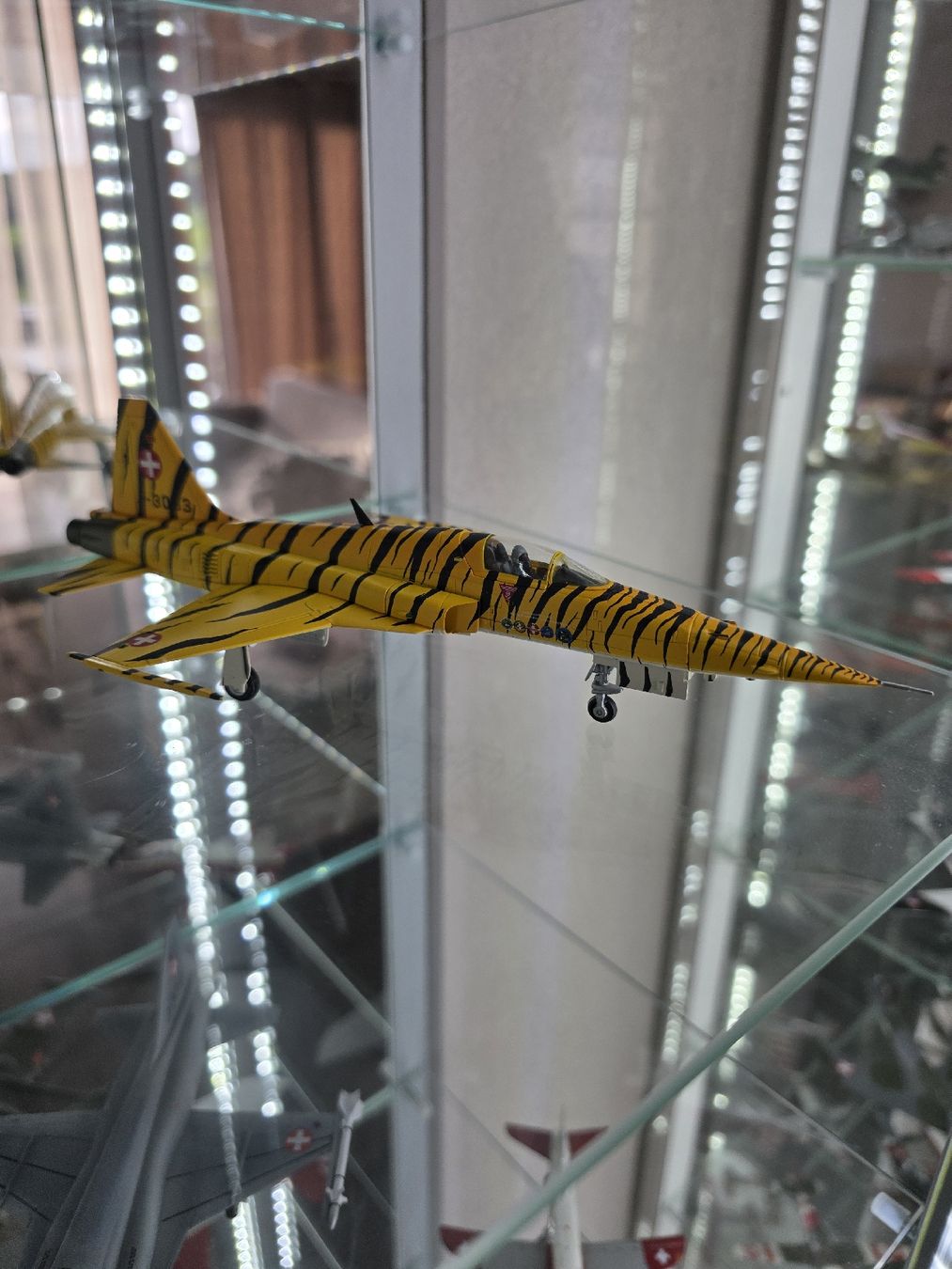 Schweizer Armee Kit di modellismo & Modellini statici: F5 tiger 🐯 1/72 HM – Nuovo e nell'imballaggio originale da Lentigny venduto da kev_j2xf 2