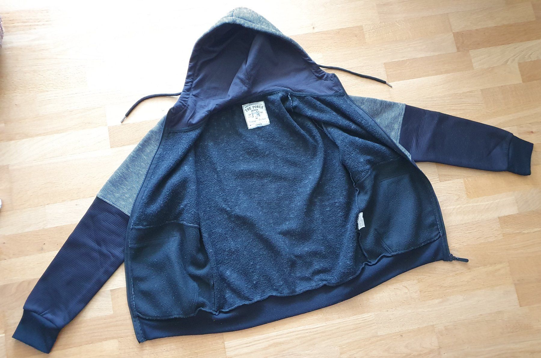 Maglioni & Felpe: Sweatshirt avec capuchon - Taille S – Usato da Court venduto da Jovi2 4