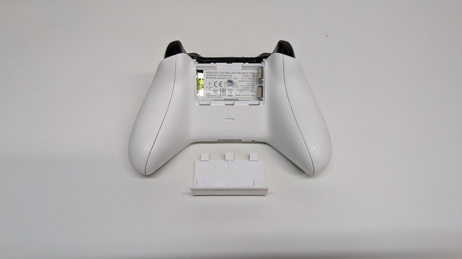 Microsoft Konsolen: Microsoft Xbox One S mit Controller, 365 GB – Gebraucht aus Menziken von mame18 2