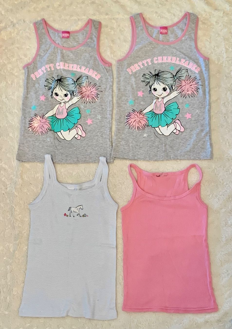 H&M Lotti & Set di vestiti: Paket Gr. 122/128 mit Fleecepullis, Trainerhose & Leibchen – Usato da Emmenbrücke venduto da little.treasures 6