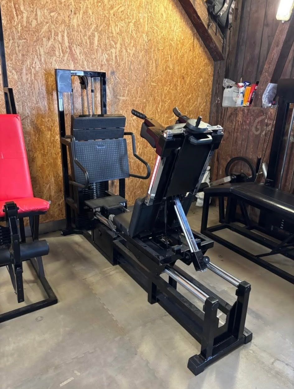 Technogym Vélos d'appartement: Technogym Beinpresse – D'occasion à Thunstetten par noobody