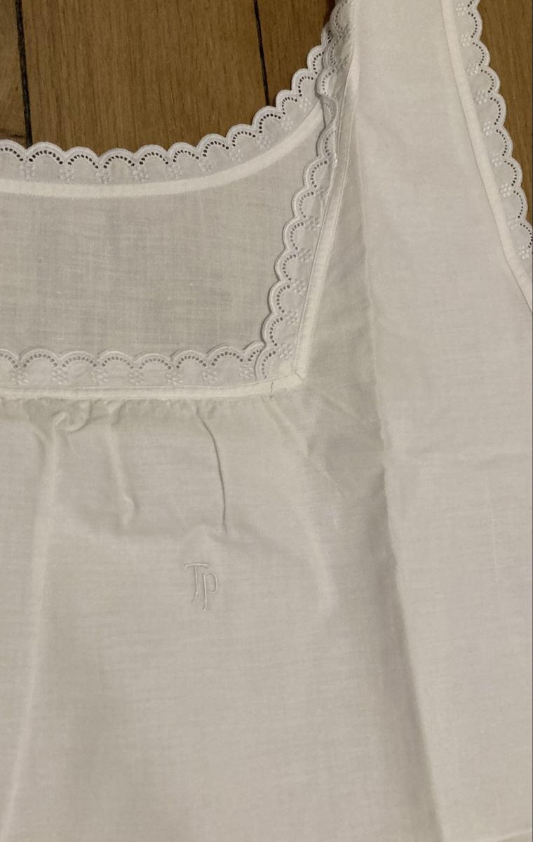 Negligees & Pyjamas: Antikes Nachthemd – Gebraucht aus Zürich von Ekka 2