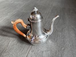 Antike Kaffeekanne aus Silber, gepunzt