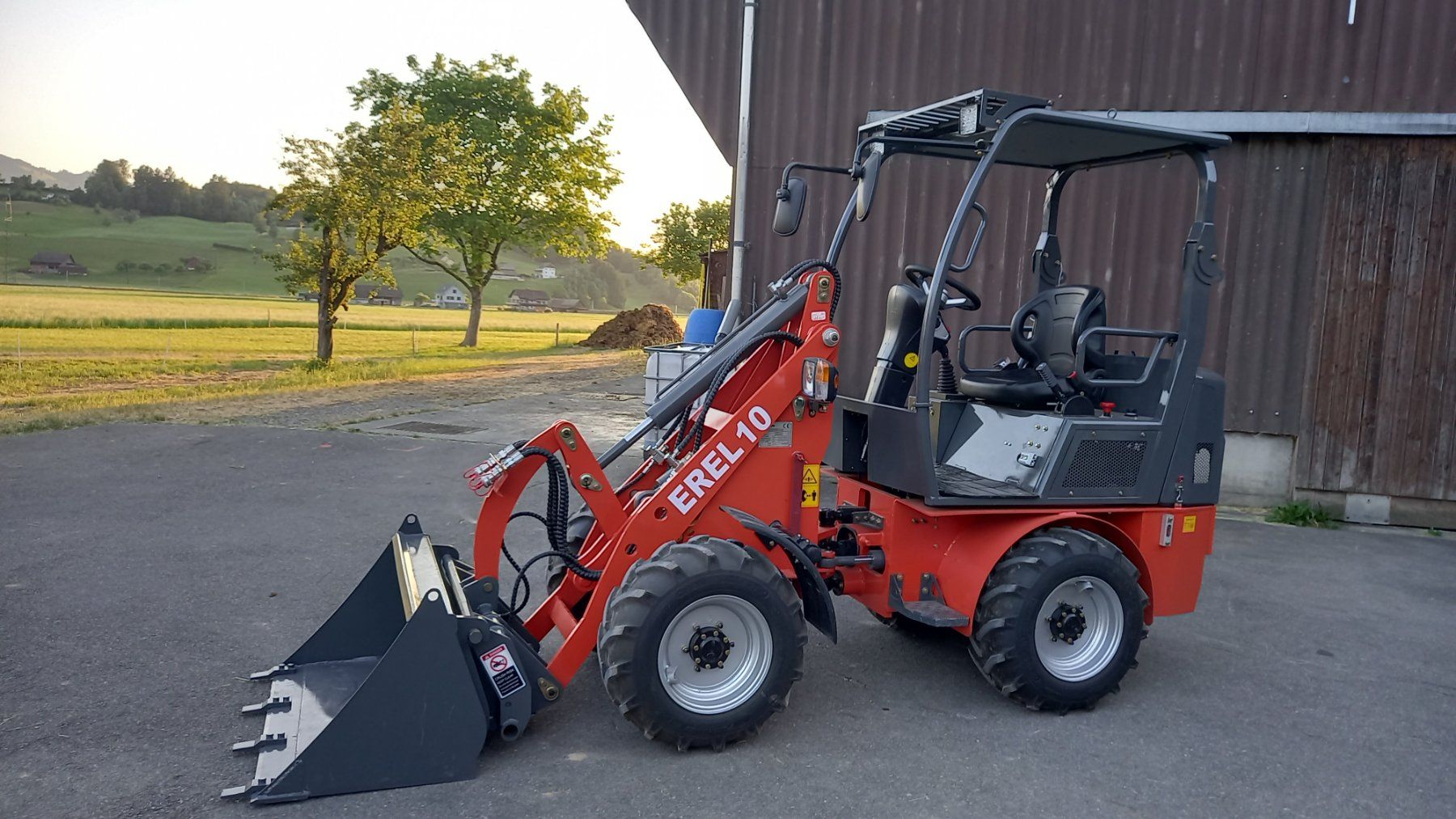 Neuster Elektro Hoflader/Radlader Aktion! Mit Schaufel (Neu und ...