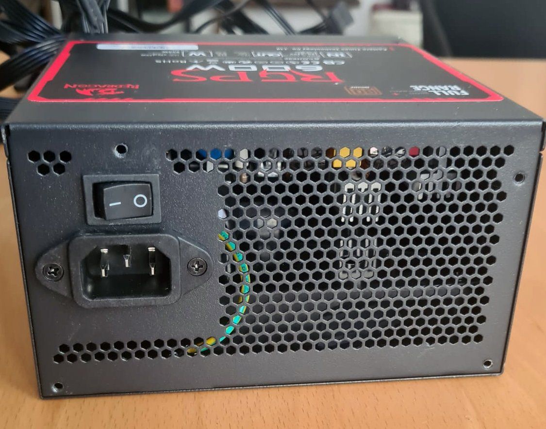 PCs: Computer-Netzteil Redragon RGPS PS002 600 W – Gebraucht aus Basel von silur 2