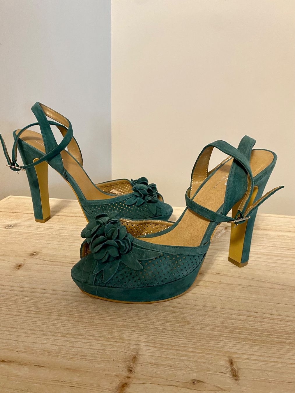 Avant Premiere Scarpe da donna: Sandalette Wildleder mit Riemchen – Usato da Grenchen venduto da glamourlady 5
