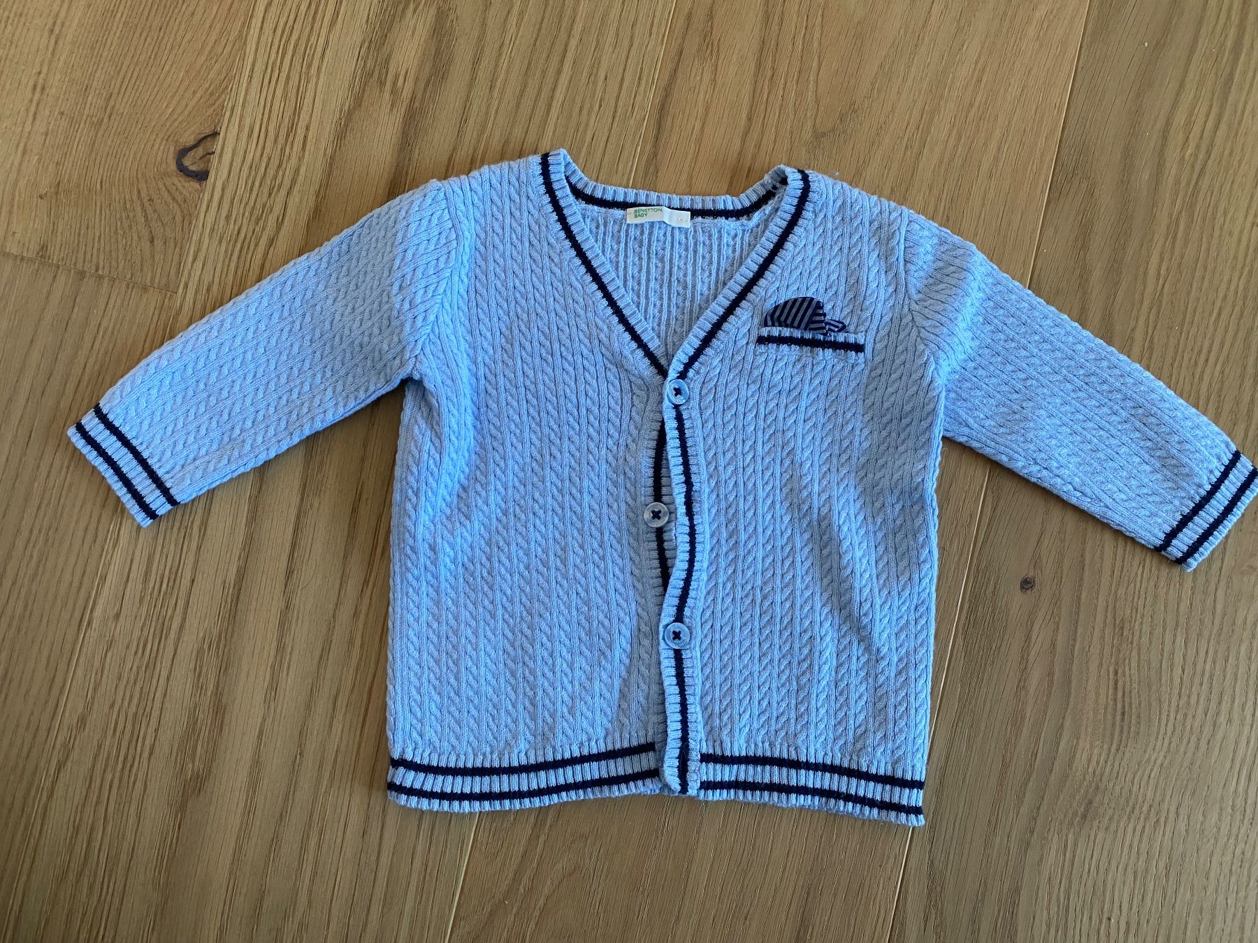 Benetton Giacche & Cappotti: Benetton Strickjäcklein 62 : hochwertig und elegant – Usato da Trachslau venduto da M_Schmid81
