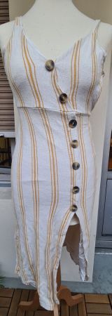 Robe d'été à rayures taille S marque Bershka avec doublure