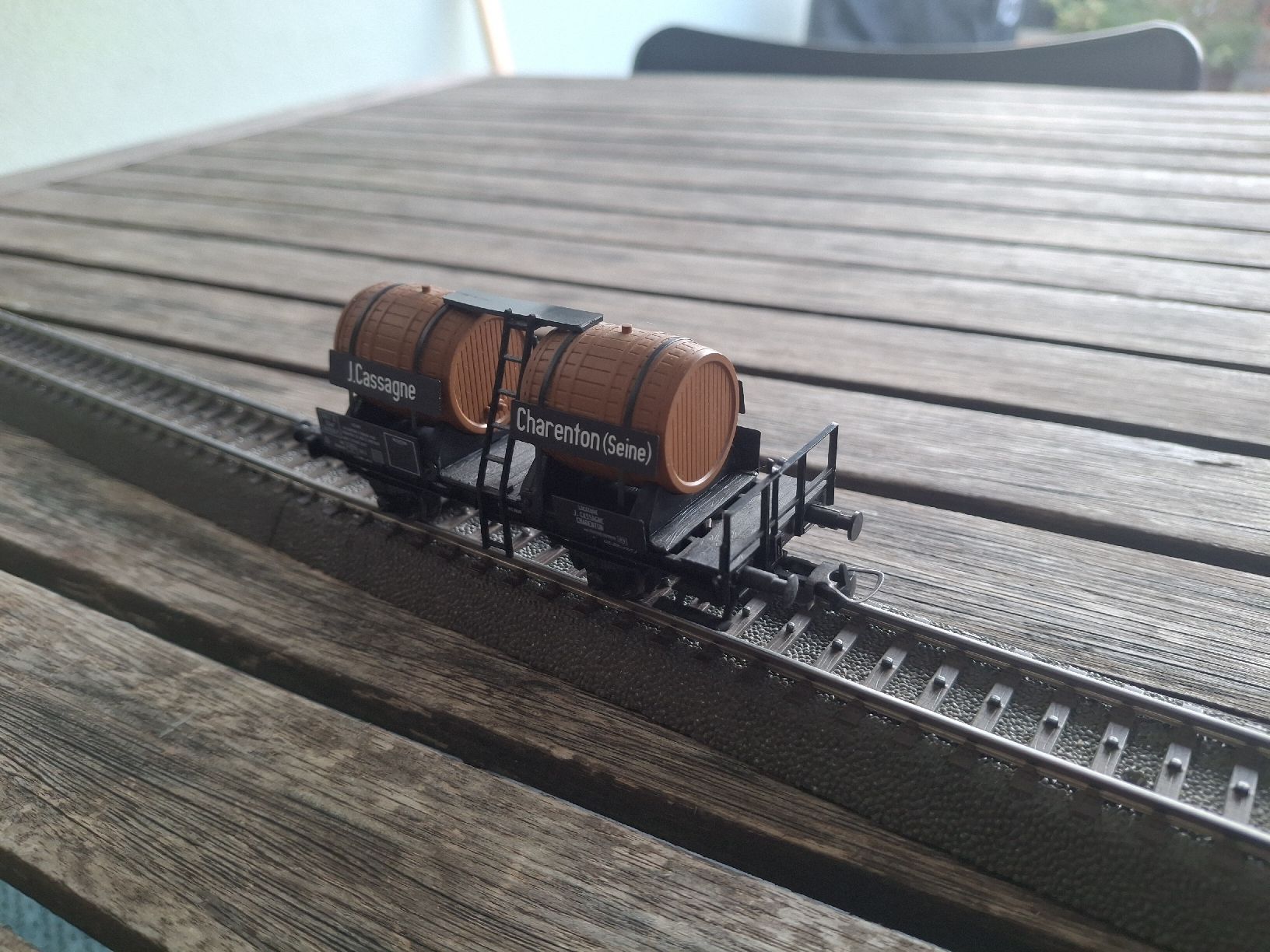 Roco Modelleisenbahnen: Modellbahn Wagen mit zwei Fässern gebraucht  – Gebraucht aus Balsthal von Koch016 1