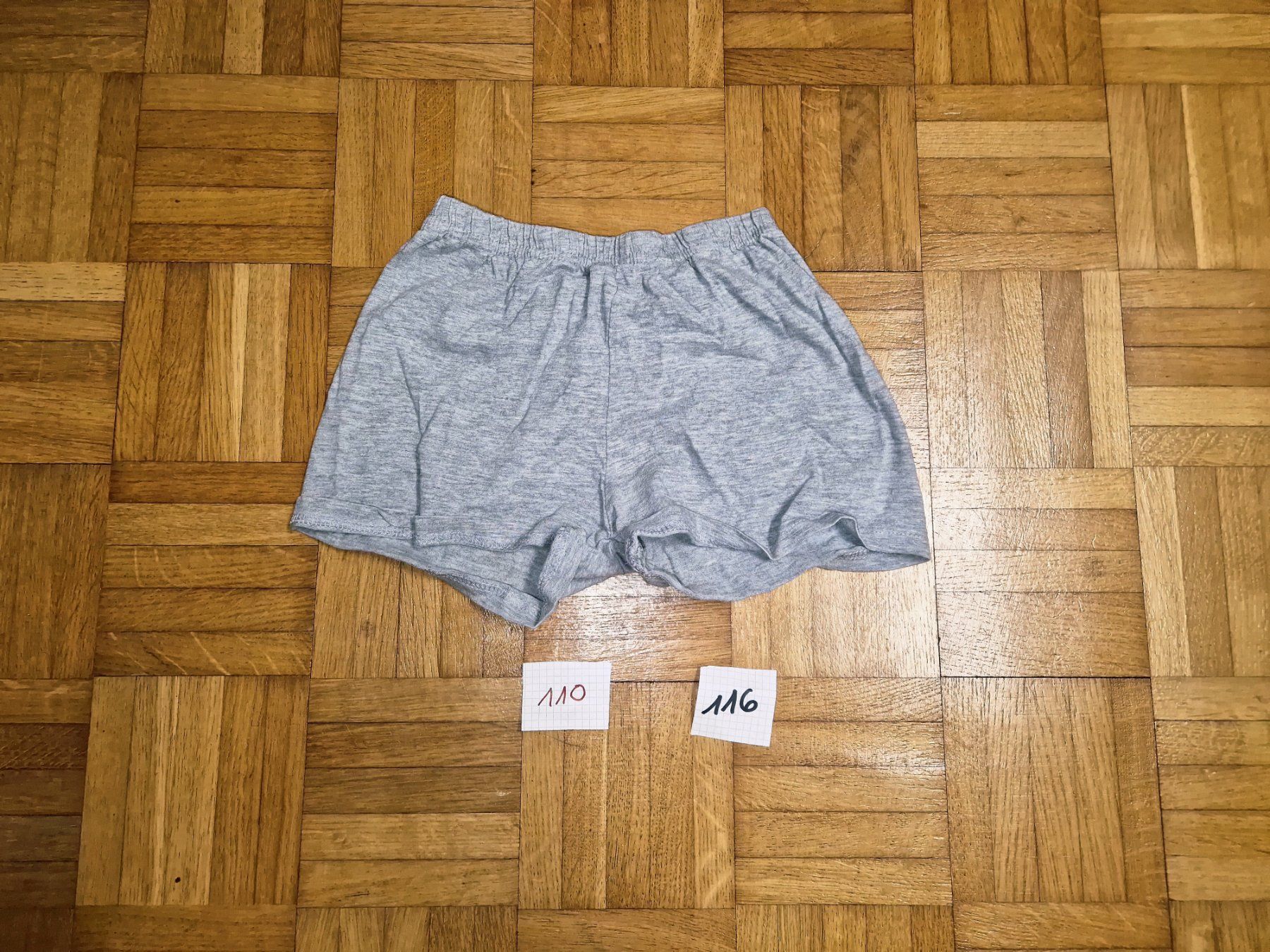 Pantaloni: Kurze Hose 110/116 – Usato da Stüsslingen venduto da white_angel86