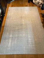 Hellblauer, moderner Teppich 1.54x2.30m